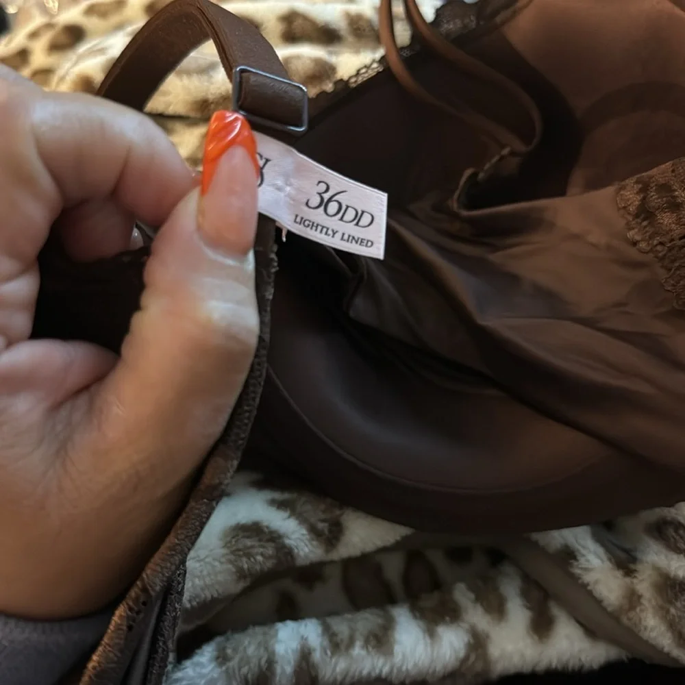 BODY BY VICTORIA Lightly Lined Lace-Cup Demi Bra‎